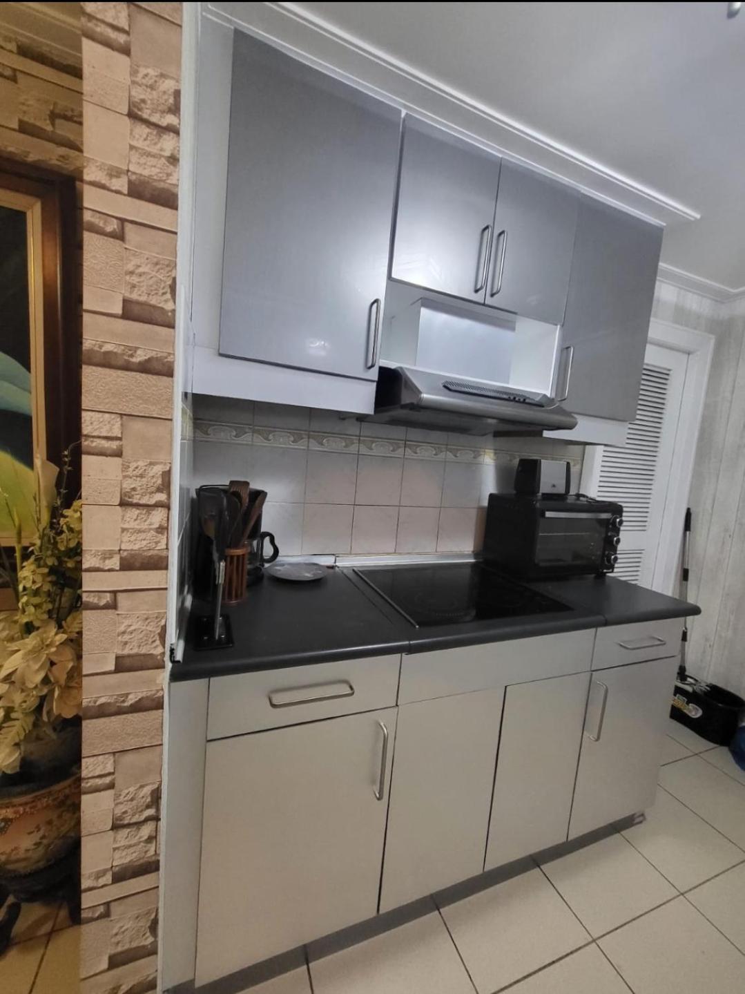 67 Sqm. Condo Unit In Robinson Place Residences Manila Eksteriør billede