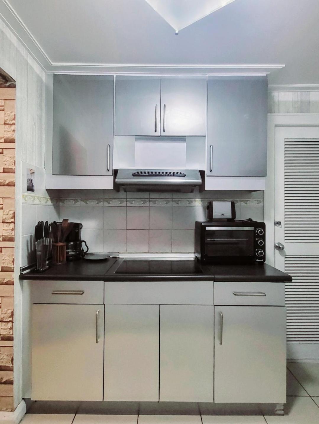 67 Sqm. Condo Unit In Robinson Place Residences Manila Eksteriør billede