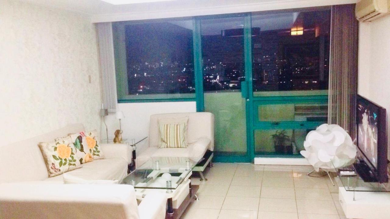 67 Sqm. Condo Unit In Robinson Place Residences Manila Eksteriør billede